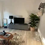 아파트 Piso Con Jardin En *