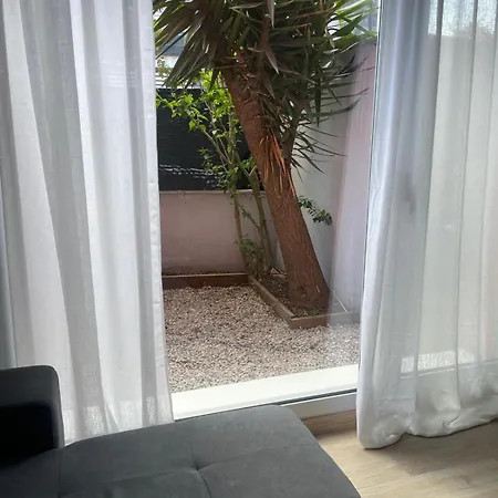 Apartment Piso Con Jardin En *